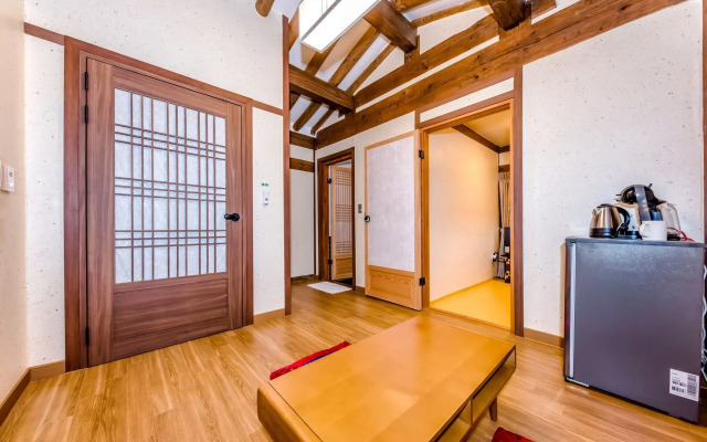 Jeju Hanok Hotel Hallagung