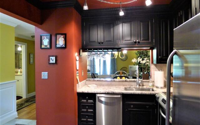 112 Chilton - 2 Bedroom Condo