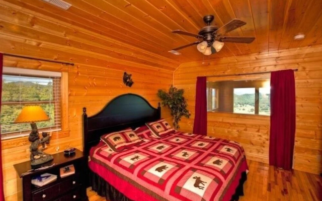 Coppertop 4 Bedrooms 5 Bathrooms Cabin