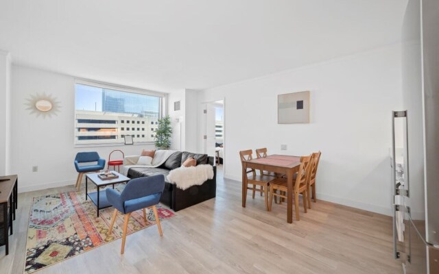 Sleep 6 Stylish 1BR 2BA Beachfront Cozysuites