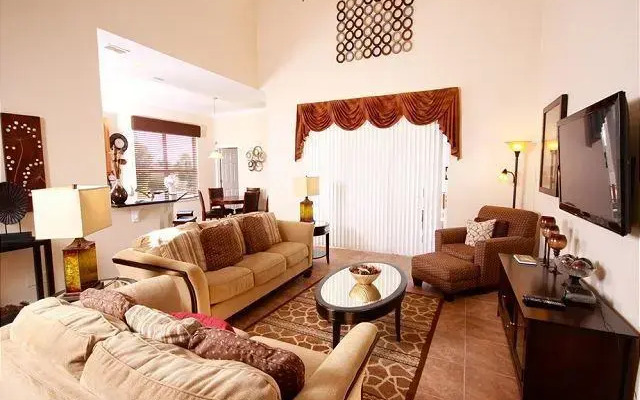 Gathering Drive House 7540
