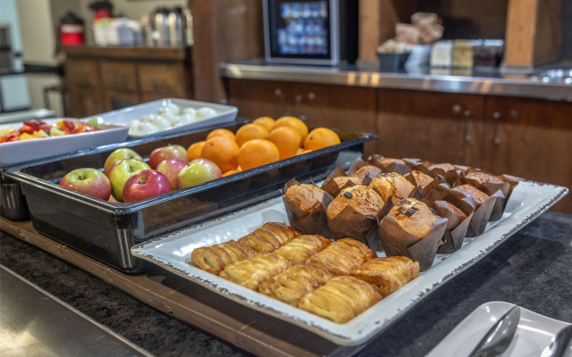 Best Western Plus Chocolate Lake Hotel