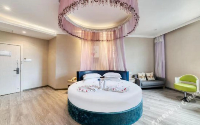 Berman Hotel (Nanchang Jingdong Avenue Rainbow)