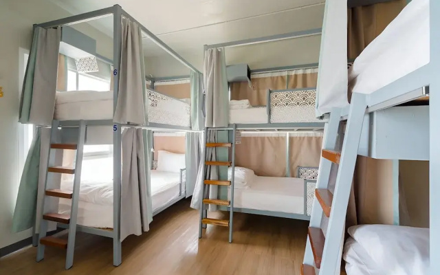 Friends Hostel - Phuket Airport