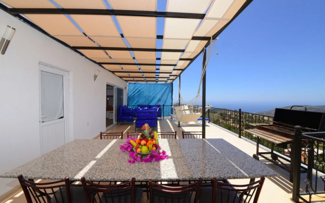 Villa Baris by Akdenizvillam