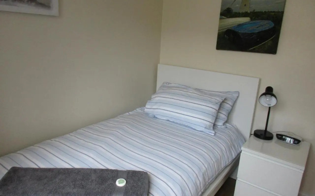 20 Nightingale Gardens, Coton Park, Rugby CV23 0WT