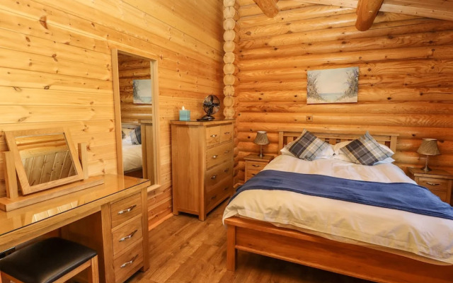 Holly Lodge