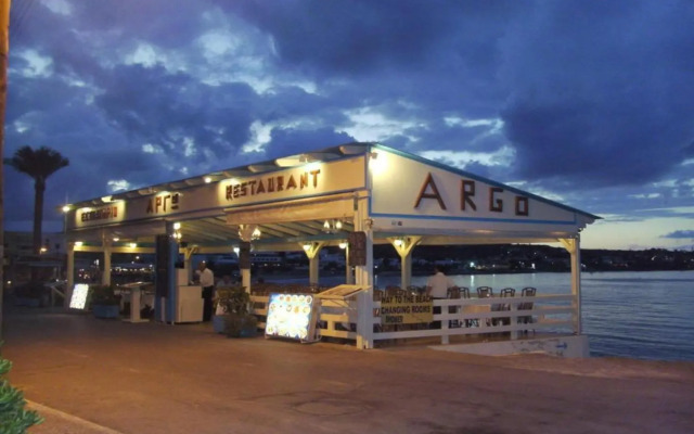 Zorbas Beach Hotel