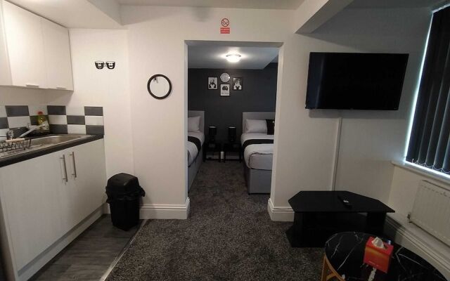 Black Ocean Holiday Apartments