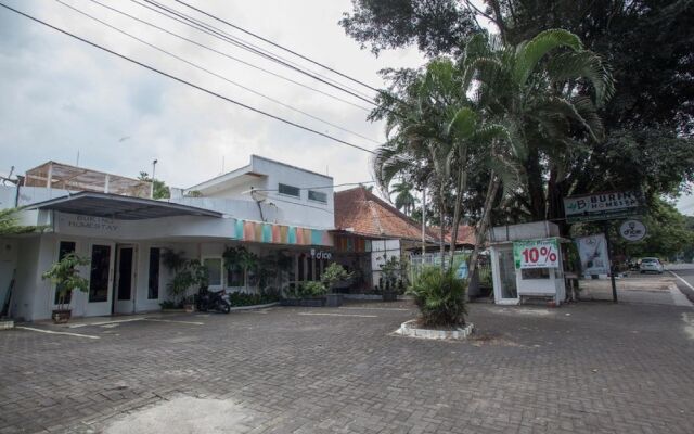 RedDoorz Plus @ Idjen Boulevard Malang