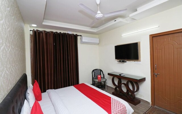OYO 23660 Nath Residency Guest House