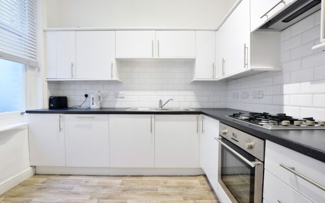 The Knightsbridge Apartment