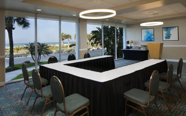 Cirque St. Armands Beachside