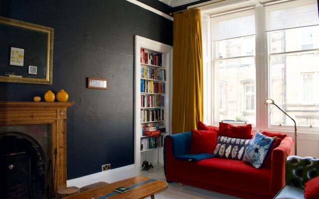 Vintage Style Apartment In Lovely Leith