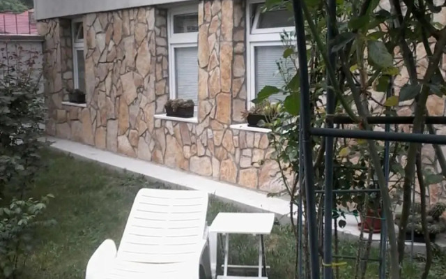 Modern&Cozy Bosnian house with GARDEN+FREE parking