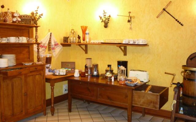 Hôtel Les Voisins Beaucemaine