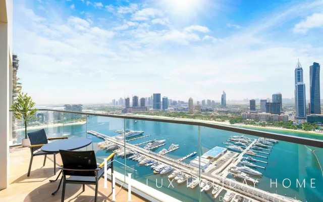 LUX The Marina Vista Beachfront Suite 2