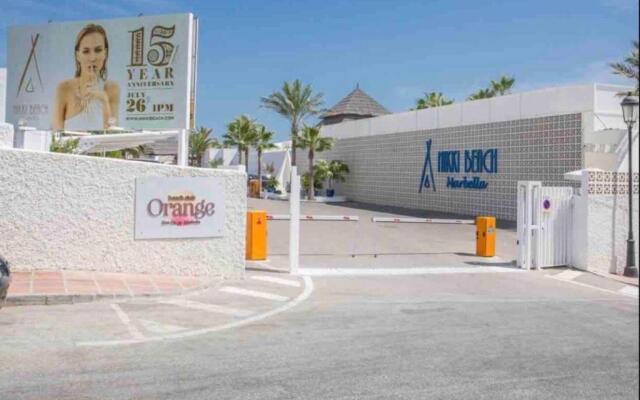 Luxury beach side apartment in Marbella Playa