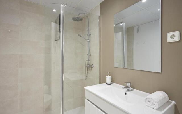 LEEWAYS APARTMENT VI in ALCALA 99