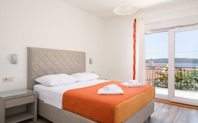 A3 90m2 apt W.shared Pool & Balcony,next to Beach