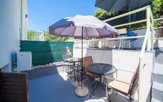 Studio Next to the Beach w Terrace & Parking