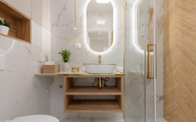 Bitwy Warszawskiej Apartment by Renters