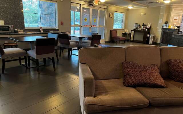 Baymont by Wyndham College Station