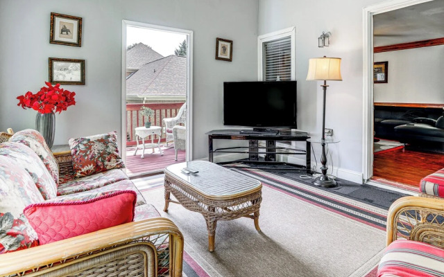 Pet-friendly House w/ Deck in Lawrenceville