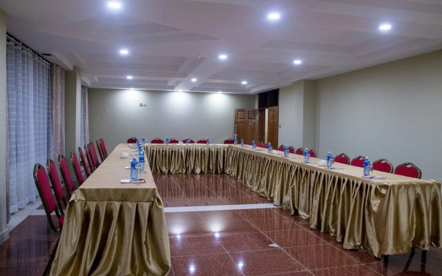 Maxland Hotel Juja