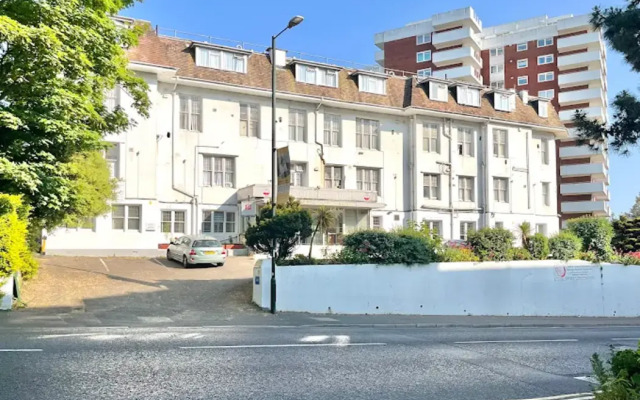 Russell Court Hotel