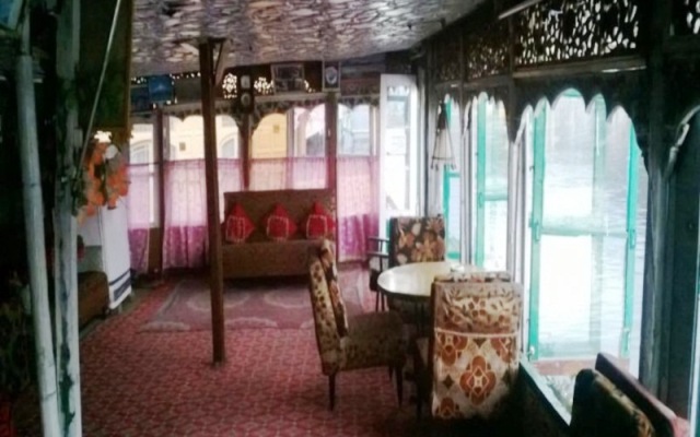 Island Hotel