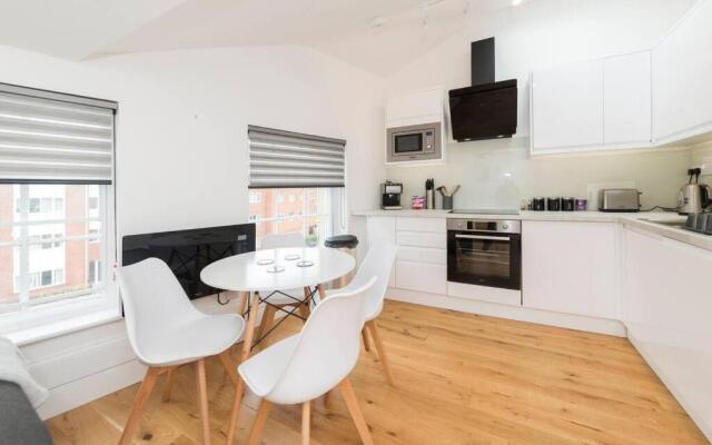 Spacious 1-BDR in central Reading w/ free parking