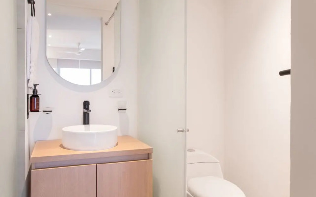 w Comfortable Loft w Balcony in Crespo