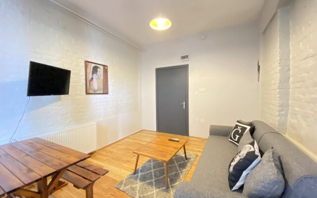 Flat With Backyard Close to Galata Tower