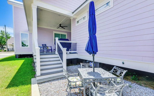 Walk to Pass Christian Beach: Stunning Family Home