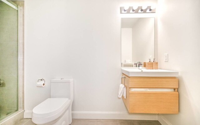 The Main 202 Central Modern Mezzanine Liv MTL