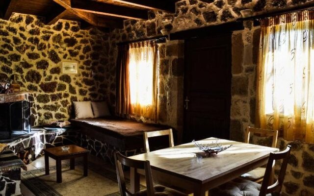 Paliokastro Guesthouse