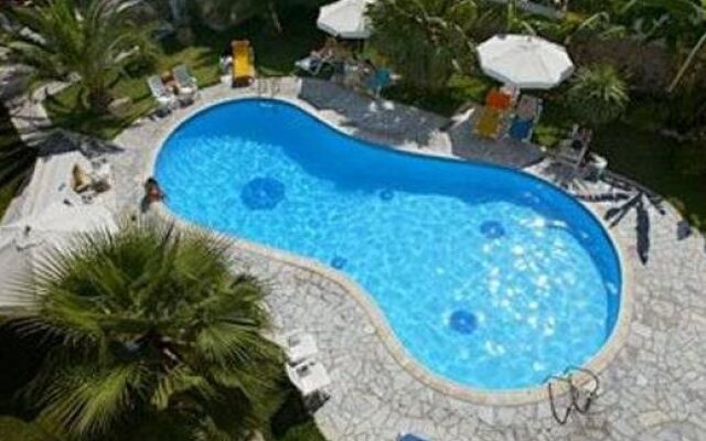 Louiza Hotel