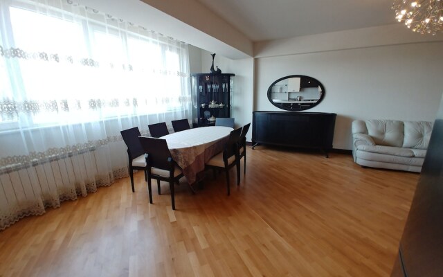 Apartment with Caspian Sea and F1 view