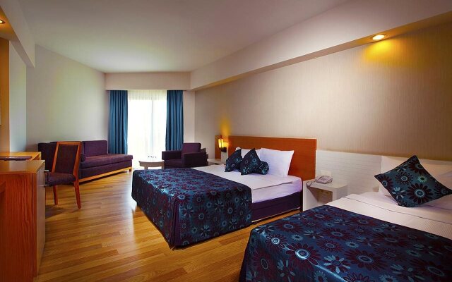 Side Aluna Hotel