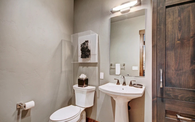 Slope View  3 Bedroom Townhouse by RedAwning