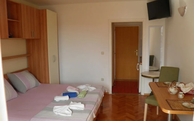 Angela - With Beautiful Courtyard - SA1