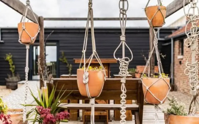 Host Stay Willow Barn
