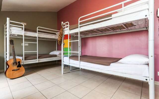 Le Montclair Montmartre by River Hostel
