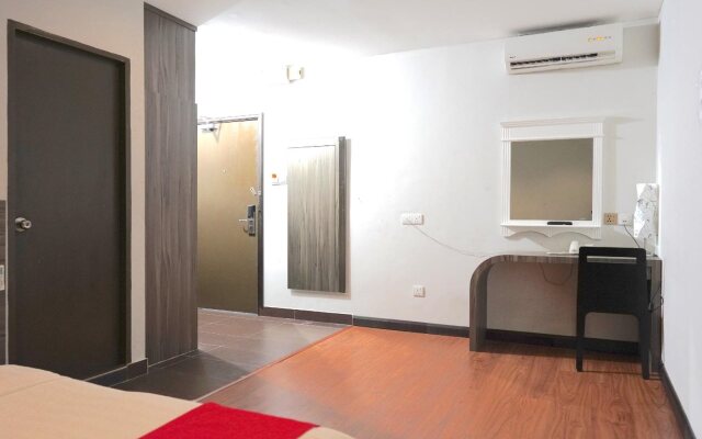OYO 43987 Season Inn