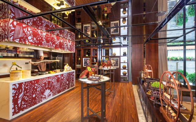 DoubleTree by Hilton Guangzhou-Free Shuttle Bus to Canton Fair Complex & Overseas Buyer Registration Services during Canton Fair Period