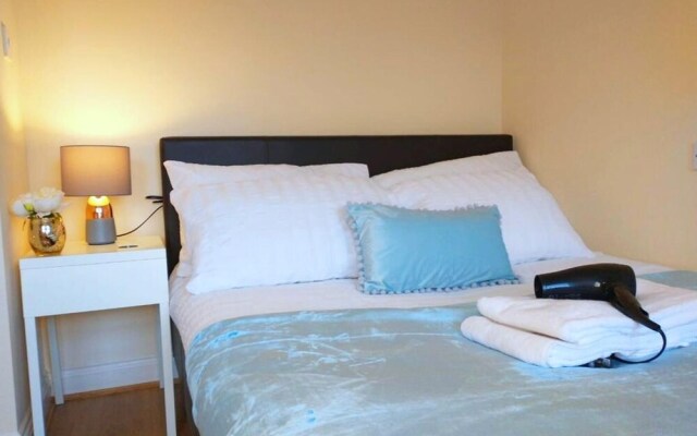 City Centre Home, Free Parking,wifi,netflix,tv