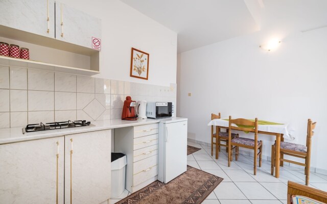 Nice Apartment Silvia 4 for 3 Persons