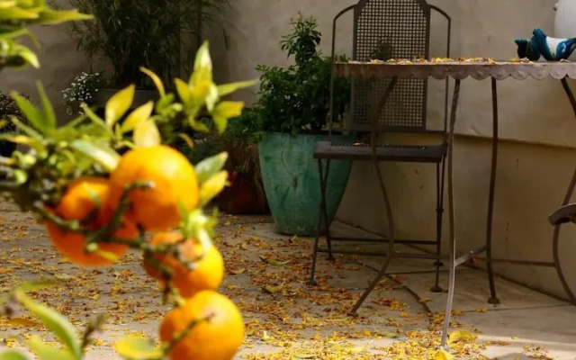 The Loft Art Studio & Premium Bed and Breakfast