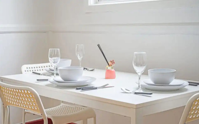 Metawise/parramatta Cozy Room With Furniture Wifi